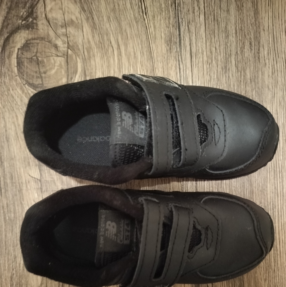 New balance classic leather shoes